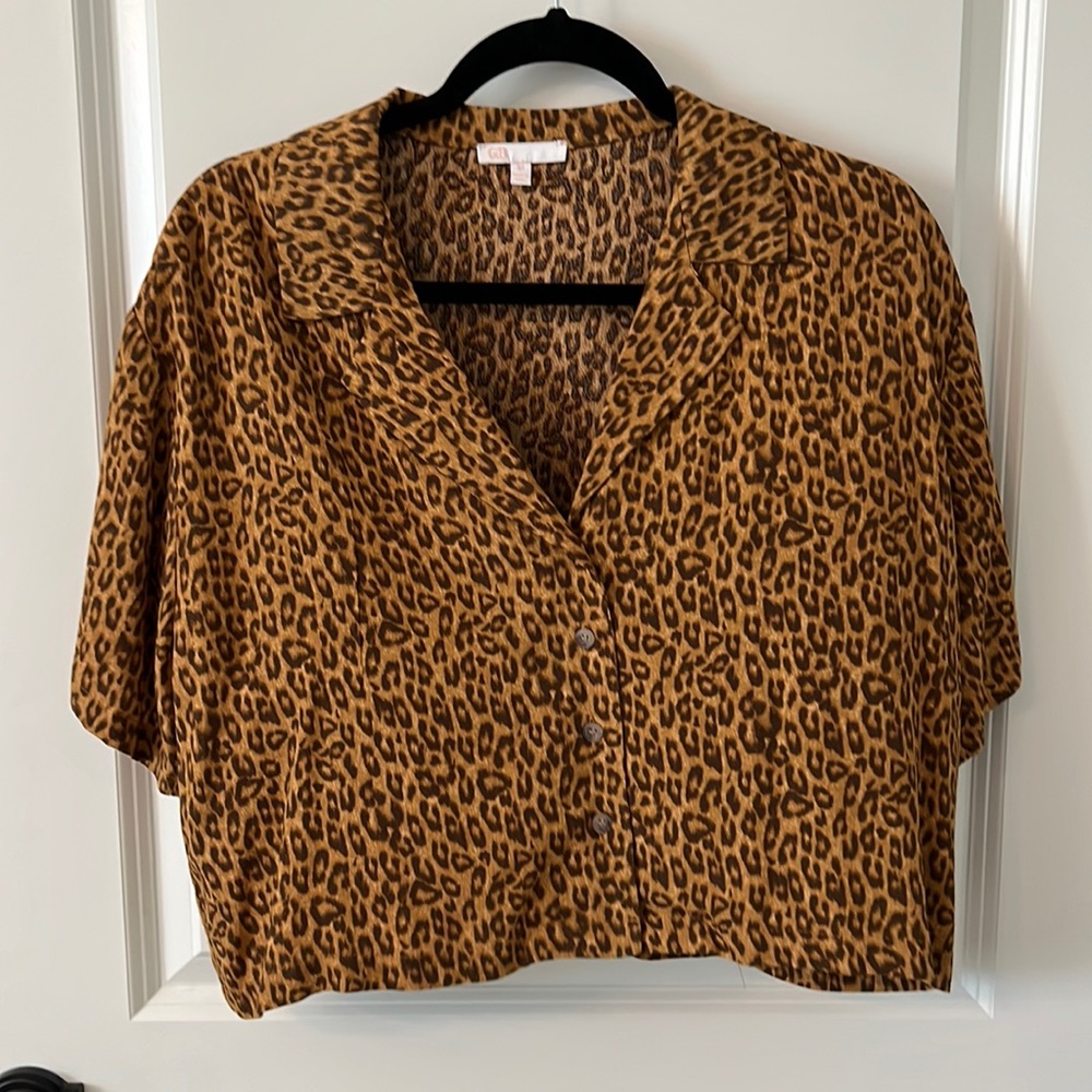 GB Leopard Print Button-down Crop Top Size Medium